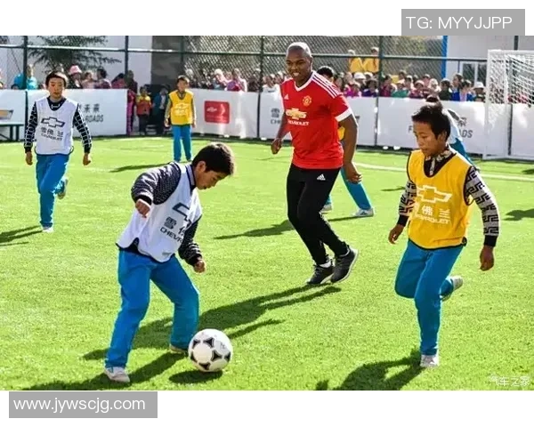 从球场到教练席：足球明星如何转型为成功教练的秘密揭秘